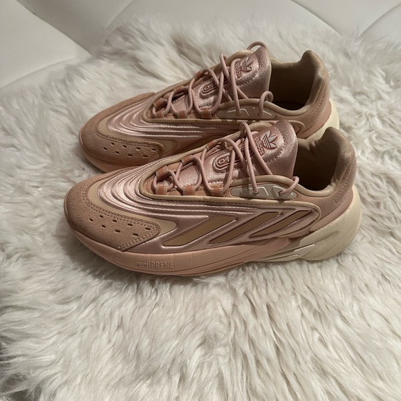 Adidas Women Size 7 Ozelia - Picture 3 of 5